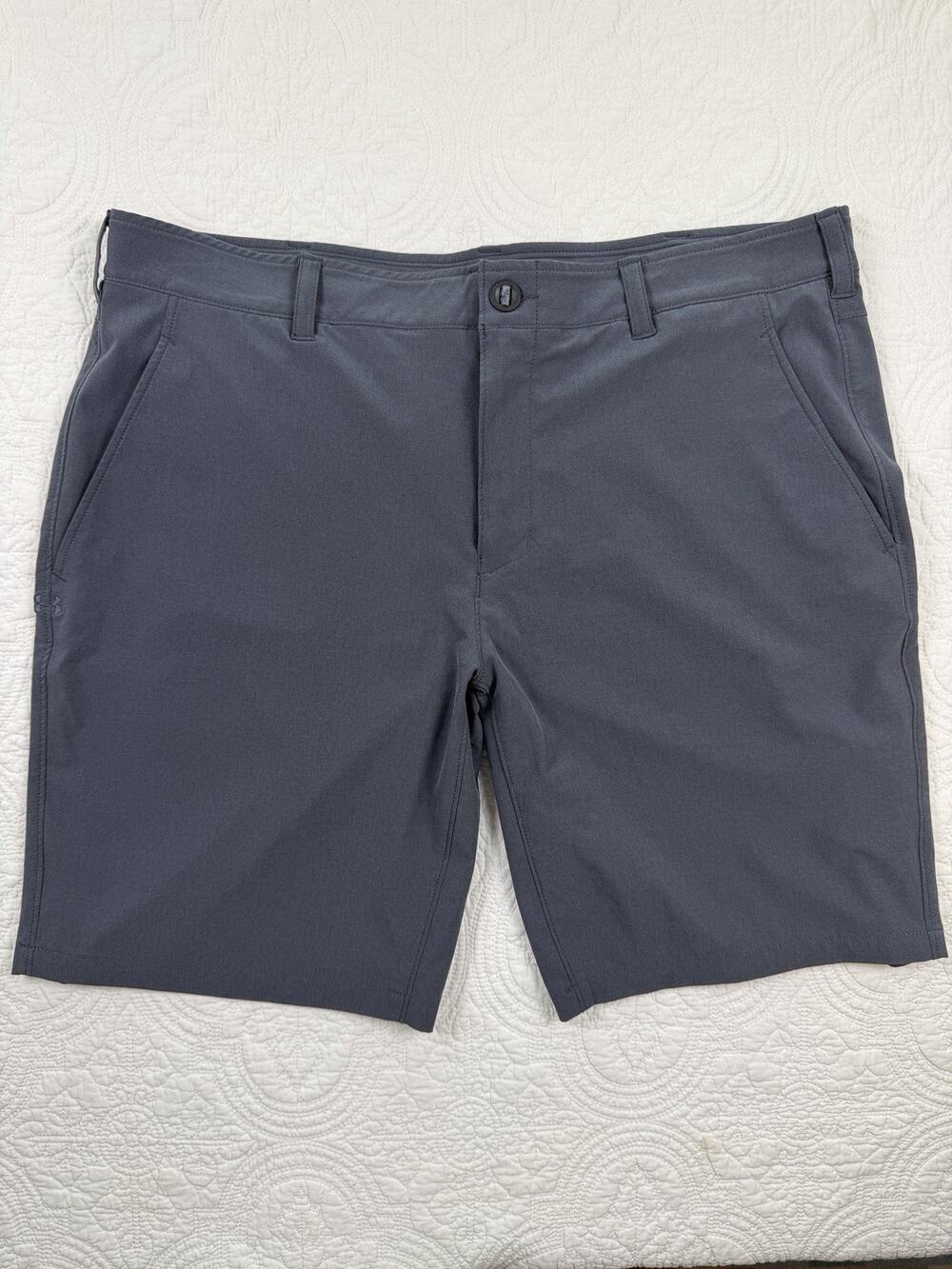 Under Armour HeatGear Men’s Shorts Size 40 Gray Fitted Golf Performance 10”